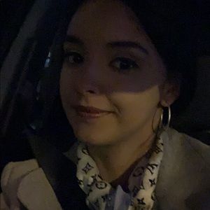 Meet your Posher, Maria jose